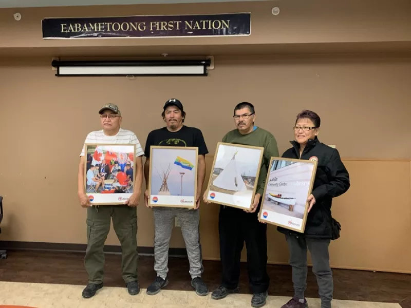 Members of Eabametoong First Nation Band Council hold gifts from the City of Markham's 2021 Visit.